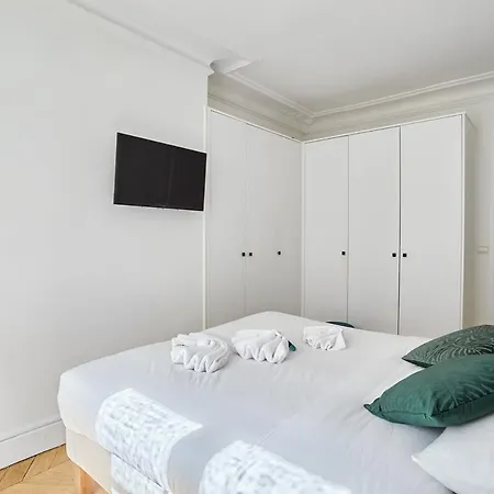 Sublime Champs Elysees Apartment