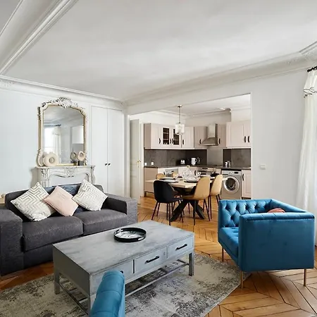 Sublime Champs Elysees Apartment Paris