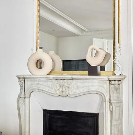Sublime Champs Elysees Apartment *