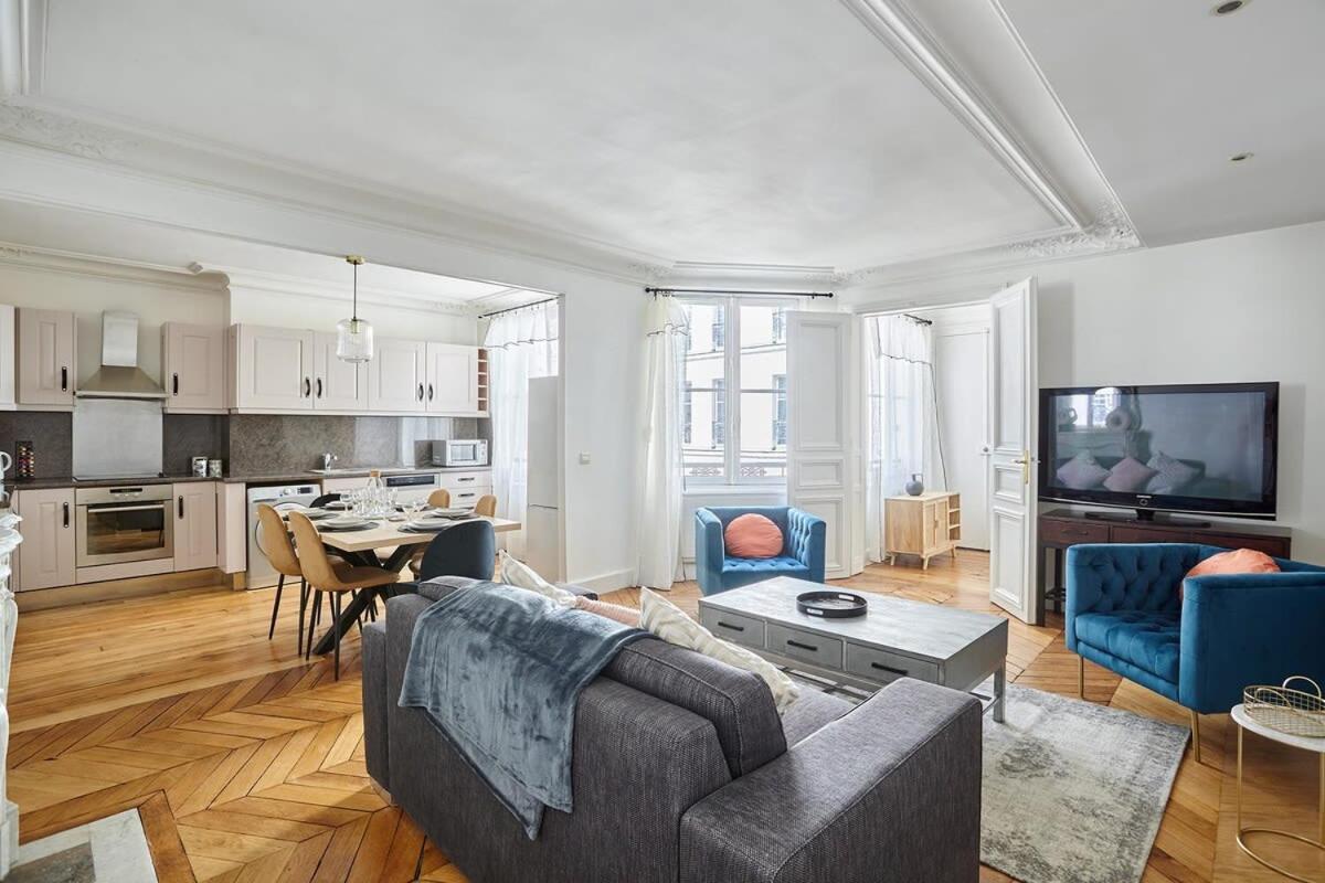 Apartment Sublime Champs Elysees Paris